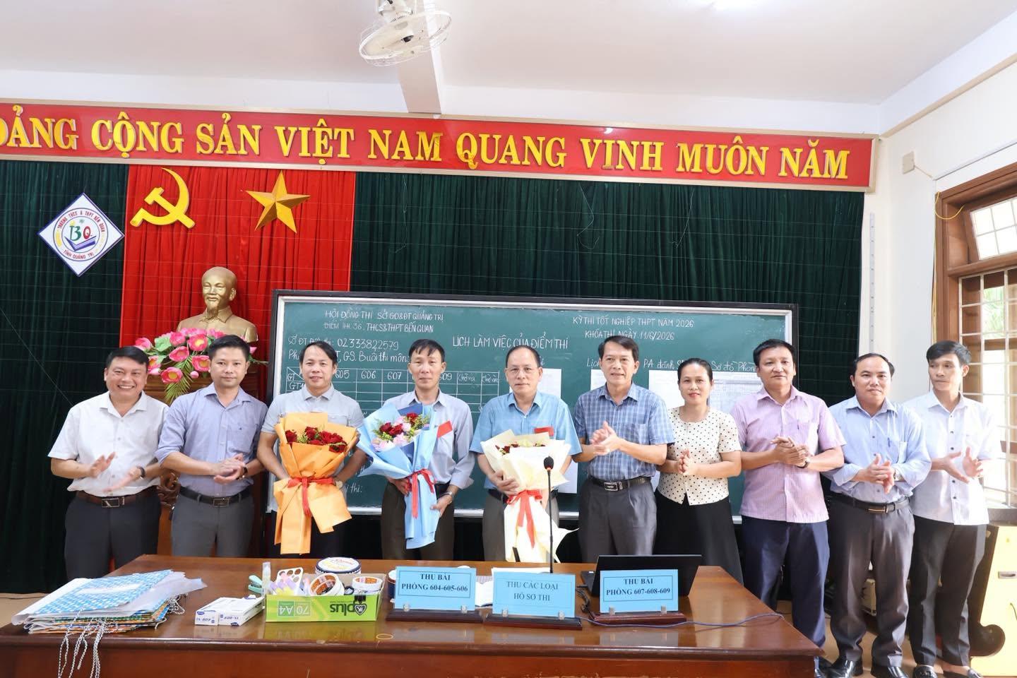Lãnh đạo xã Bến Quan thăm và động viên điểm thi tốt nghiệp THPT năm 2026
