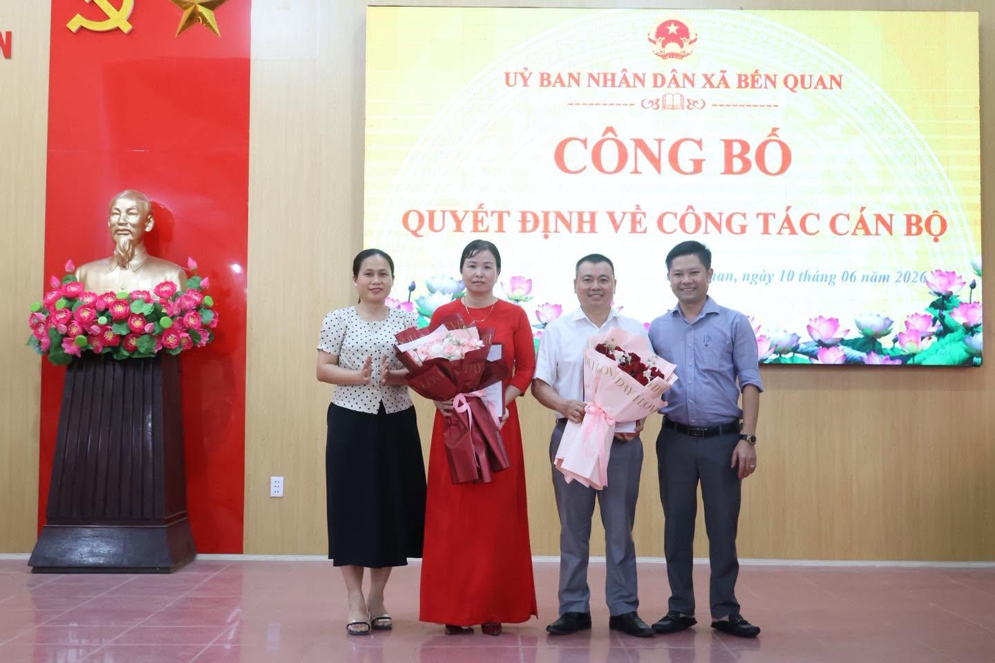 UBND xã Bến Quan công bố các quyết định về công tác cán bộ