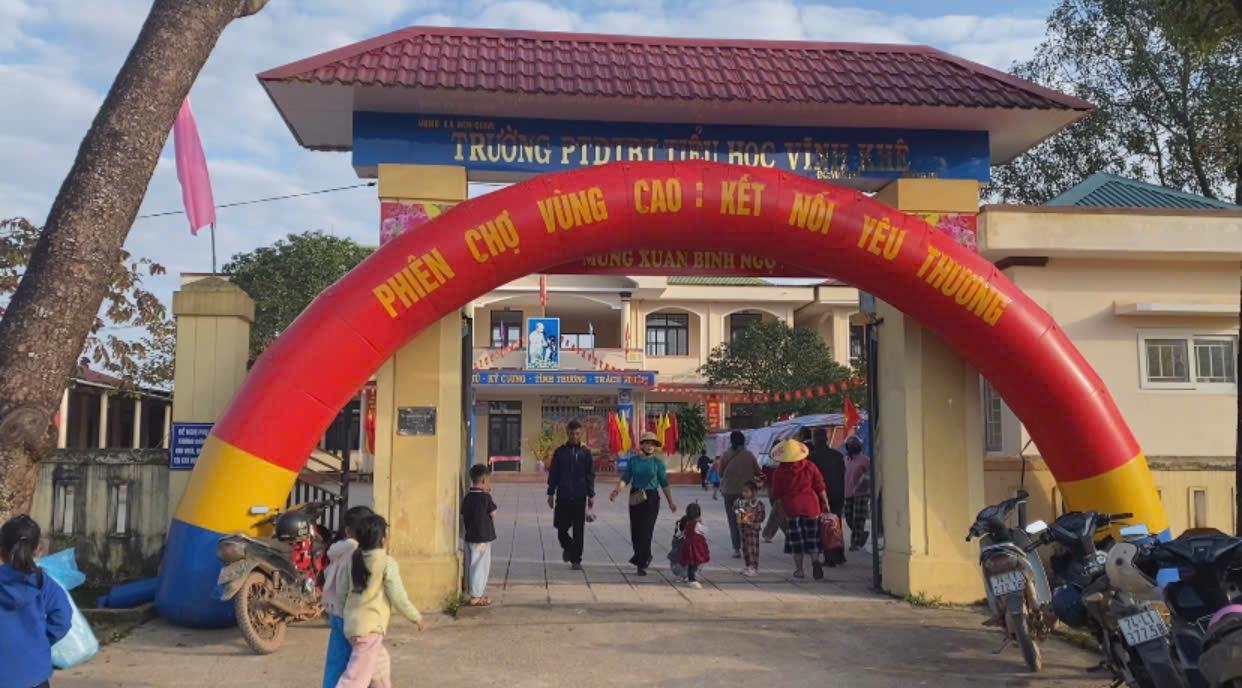 HỘI CHỢ XUÂN 2026: “PHIÊN CHỢ VÙNG CAO - KẾT NỐI YÊU THƯƠNG” TẠI TRƯỜNG PTDTBT TH VĨNH KHÊ